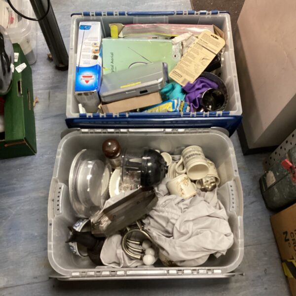 Mixed house clearance lot with kitchenware and electronics.