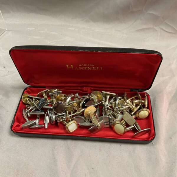 Overview of a large lot of vintage cufflinks for men.