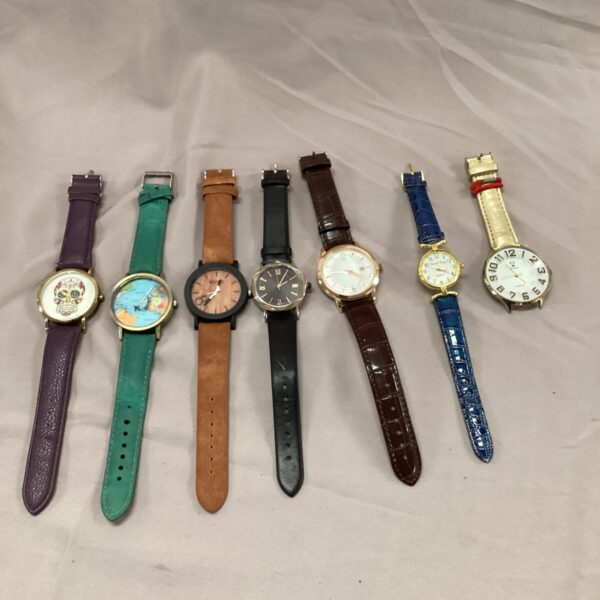 Lot of vintage wristwatches with colourful straps and dials.