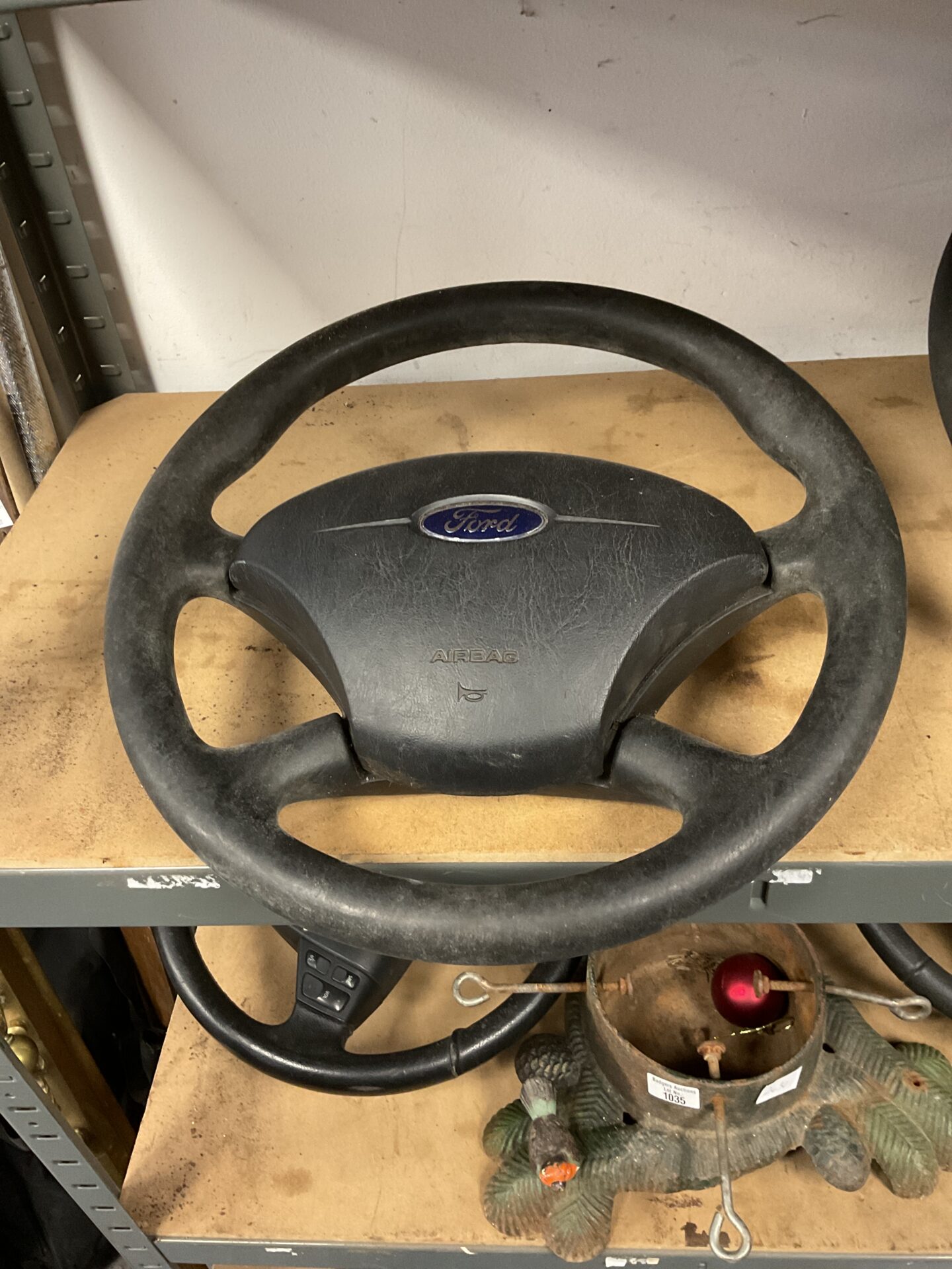 1032 Ford car steering wheel