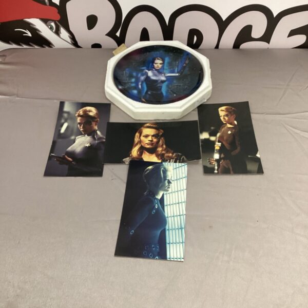 Seven of Nine collectible plate with postcards from Star Trek Voyager.
