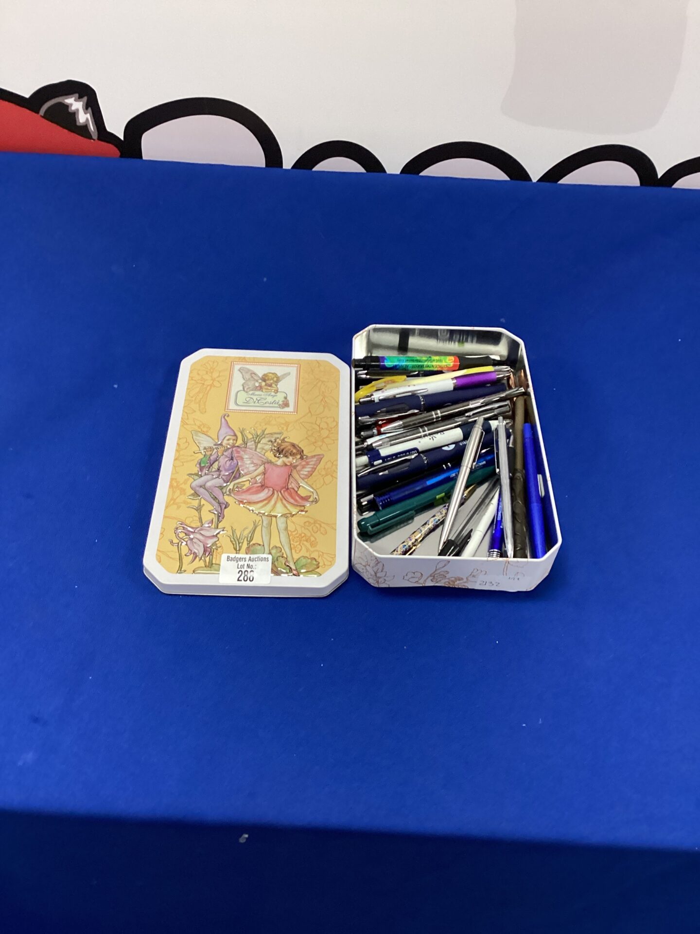 326 Tin of ballpoint pens inc Parker and Papermate