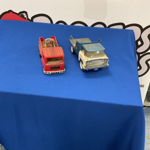 Vintage tin vehicles lot including Triang and Joustra toys.