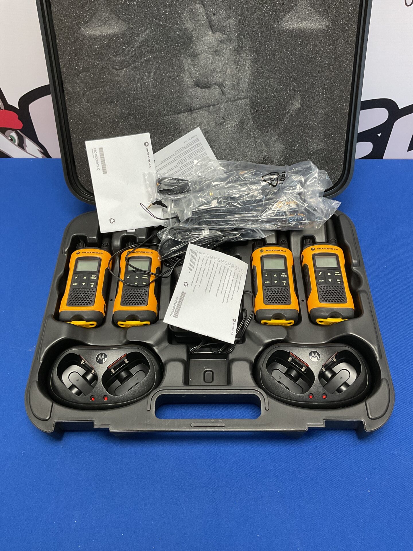 099 Set of four Motorola tlkr walkie-talkies working