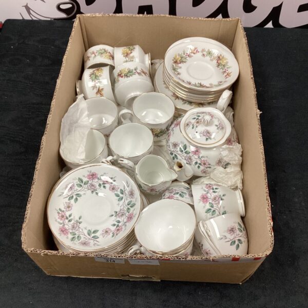 Mixed lot of vintage tea cups and saucers from Royal Standard and Royal Grafton.