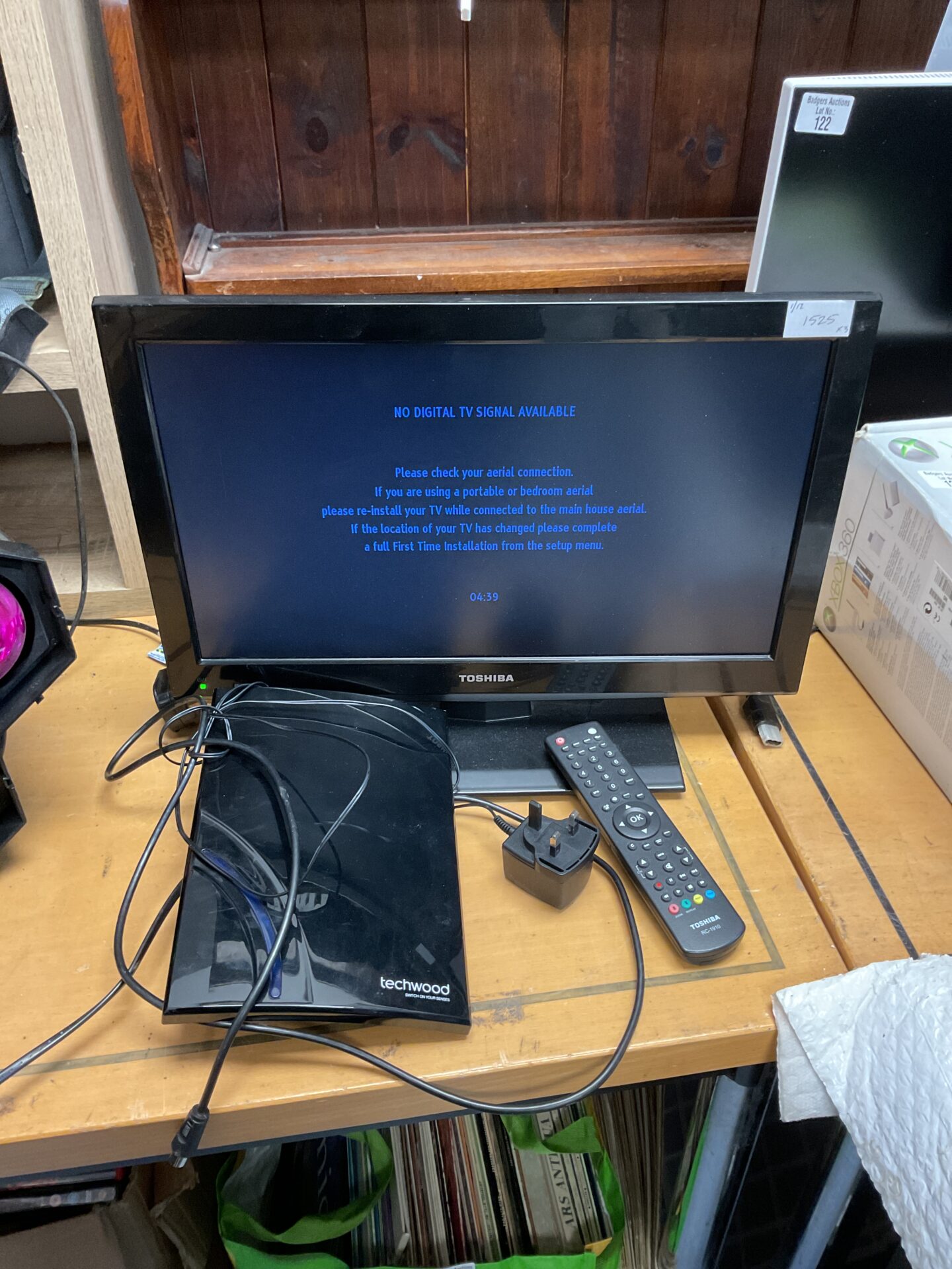 115 Toshiba 19” hd tv working with remote & tv box