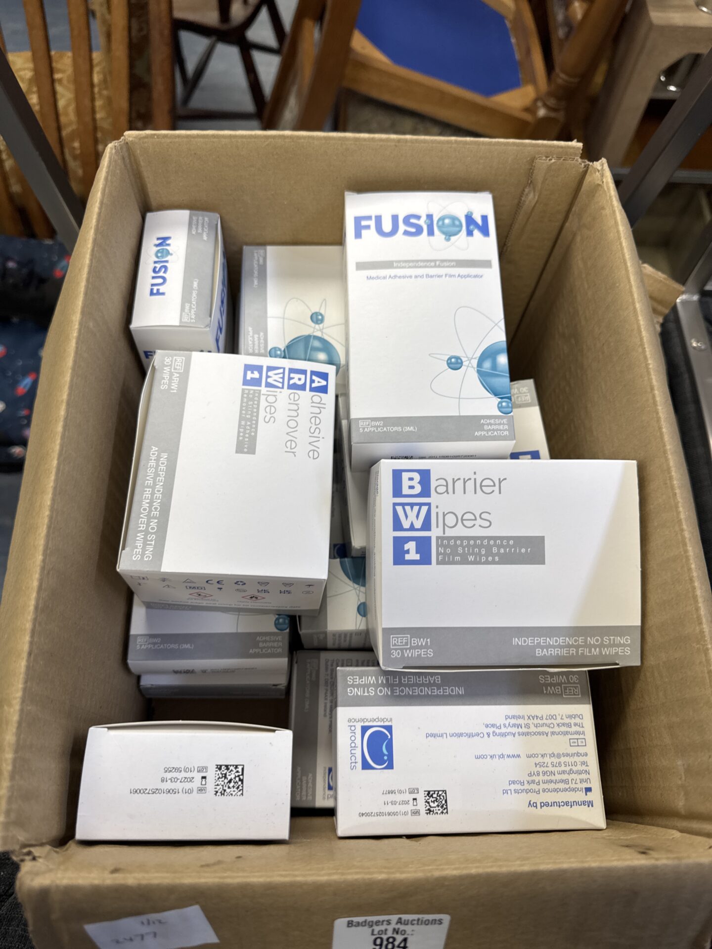 1040 Box of medical wipes & film applicators