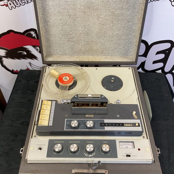 Vintage Truvox R102 reel to reel tape player in good condition.