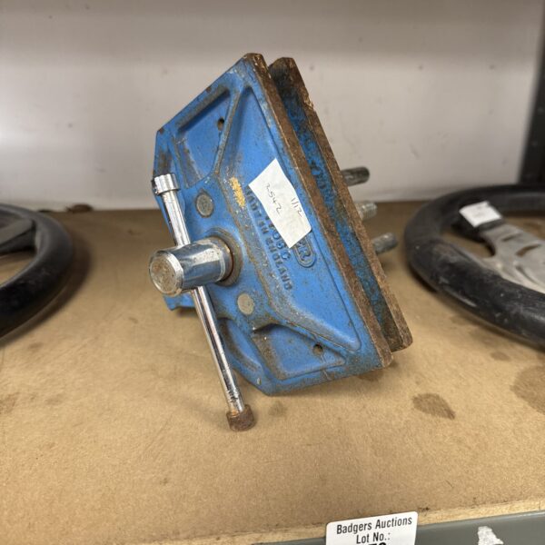 Front view of a Draper bench vice, a metal workshop tool.