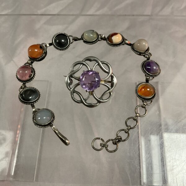 Vintage Scottish silver bracelet with colourful agate stones.