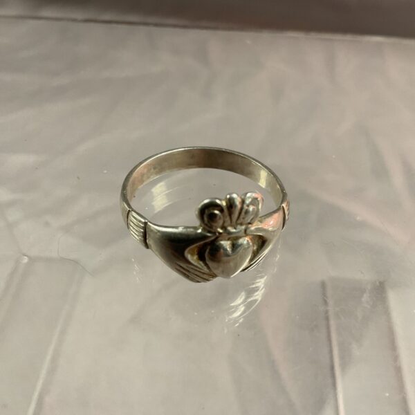 silver 925 irish cladder hands holding heart ring size Z