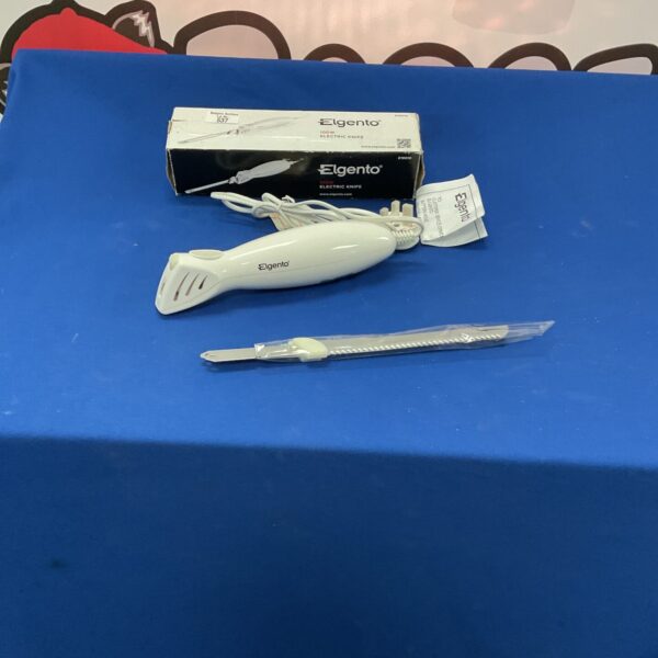 Vintage Elgento electric knife for carving and slicing.