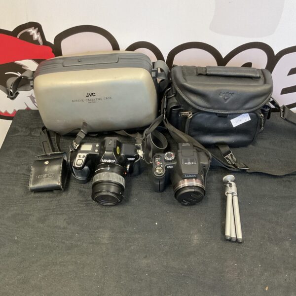 Vintage camera lot featuring Minolta and Panasonic cameras.