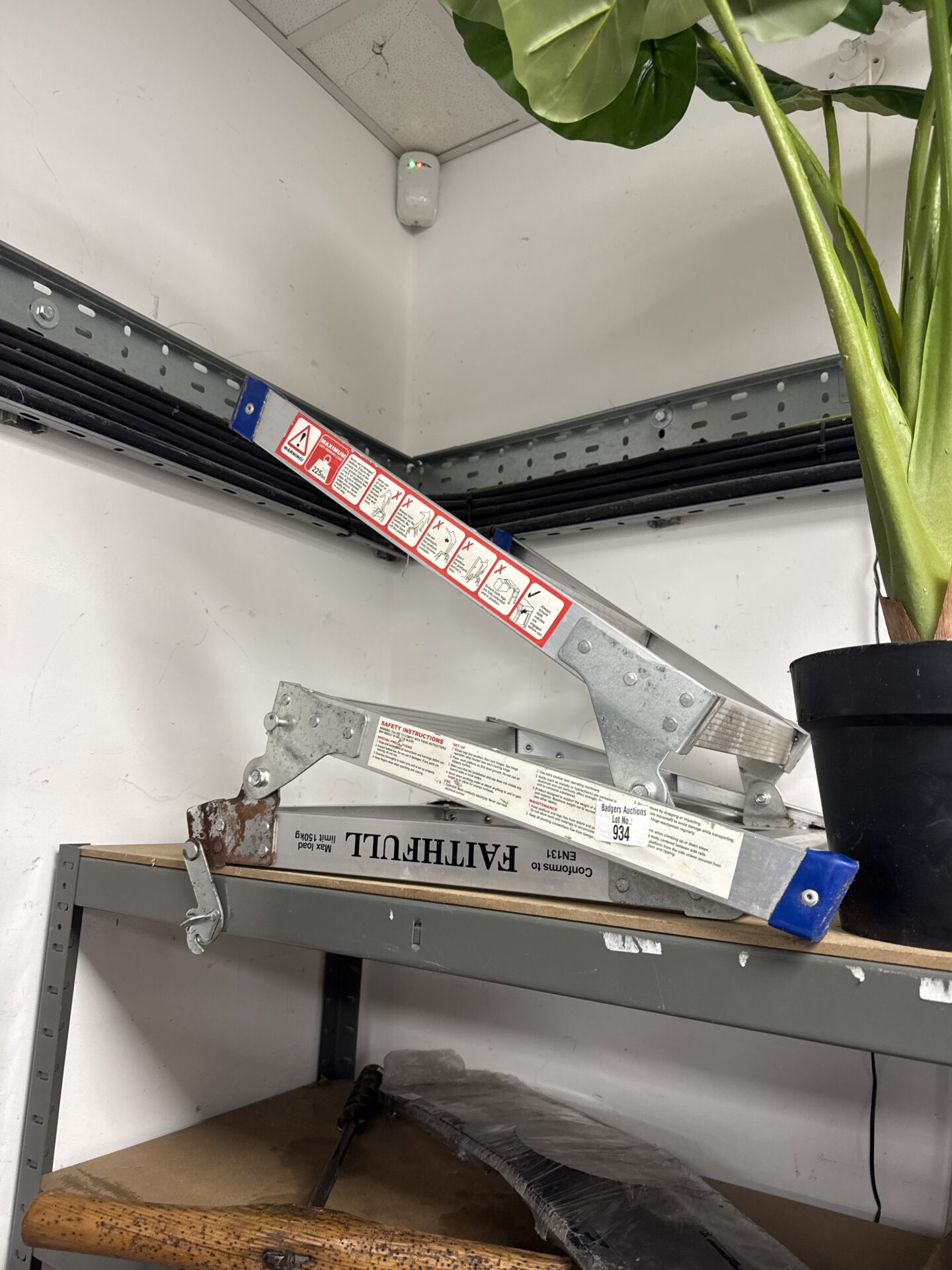 934 Faithfull folding aluminium decorators step