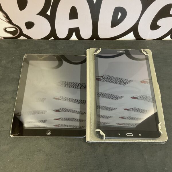Apple iPad and Samsung Galaxy tablets in a lot for collectors.