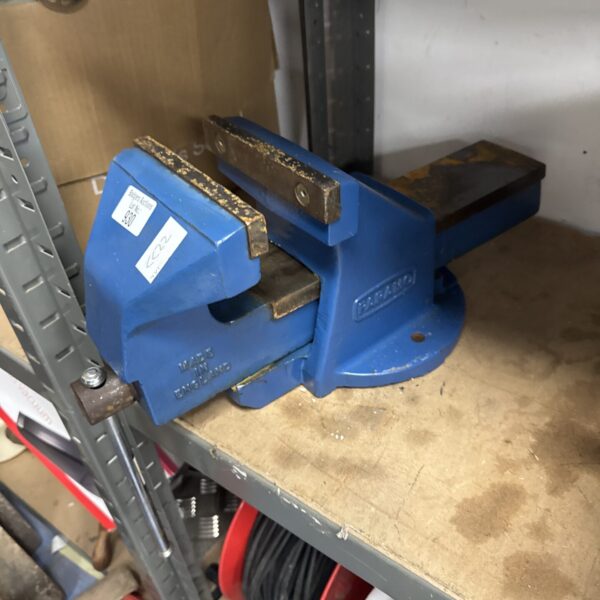 Large Paramo bench vice, a heavy-duty workshop tool for metalworking.