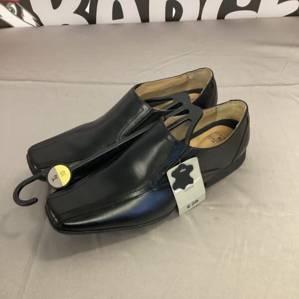 New men's size 10 Tu shoes for casual wear.