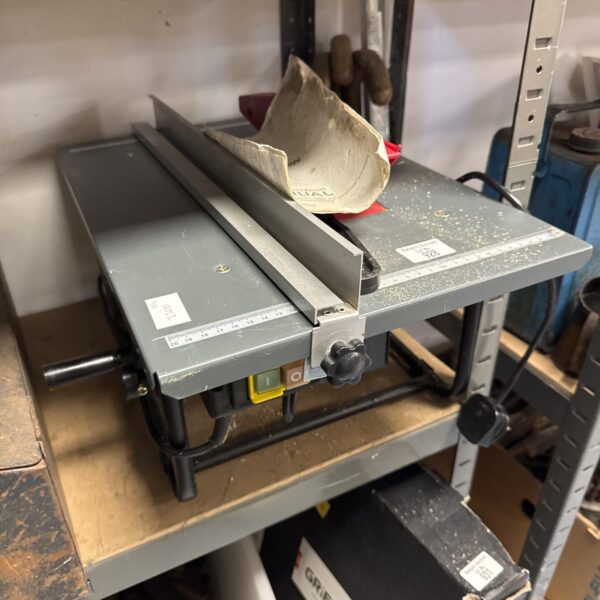 Pro Performance 600w tablesaw in used condition, ideal for DIY projects.