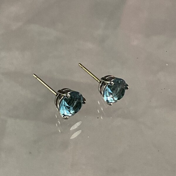 blue stone 14ct white gold earrings with no backs
