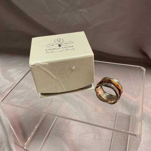 Sterling silver spinner ring with brass and copper bands, size V.