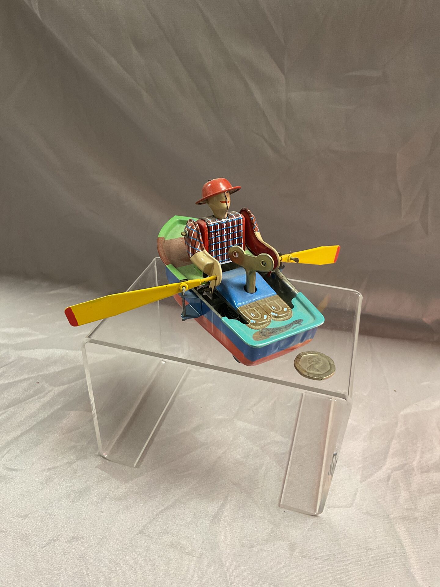 732 Vintage style tinplate clockwork rowing boat