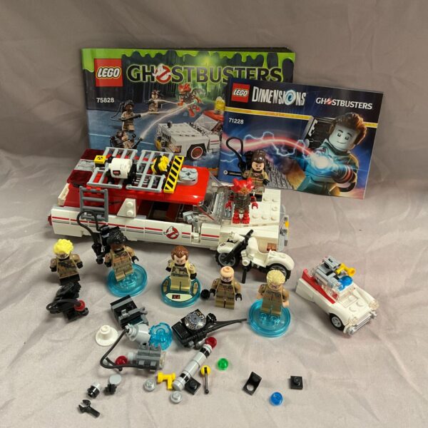 Lego Ghostbusters Ecto-1 set with minifigures, a collectible Lego toy.