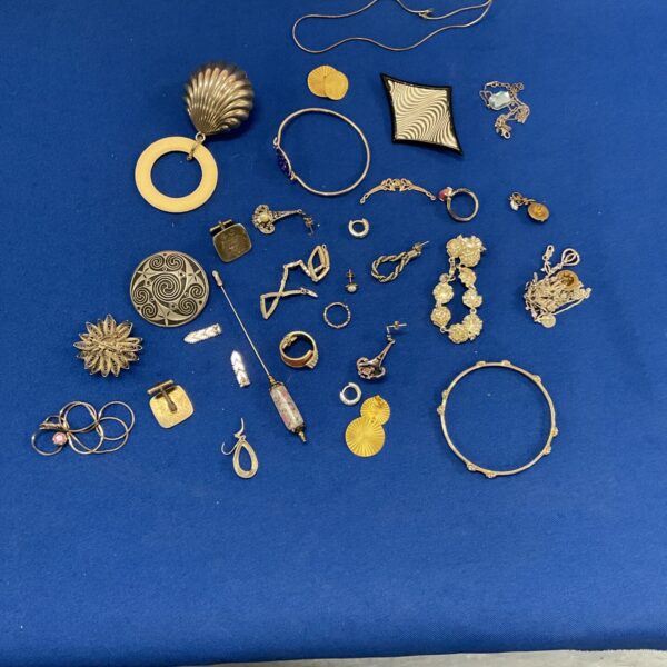 Mixed lot of vintage costume jewellery with silver elements.