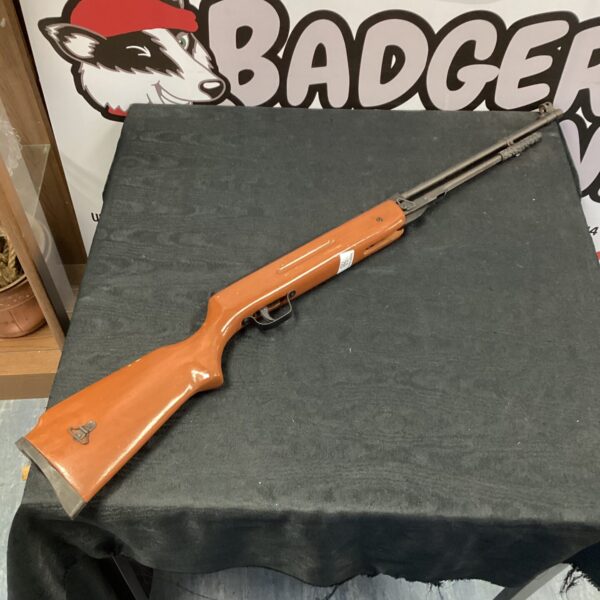 Vintage Snow Peak under lever .22 air rifle in good condition.
