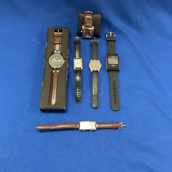 Mixed watch lot featuring a dragon design and quartz watches.