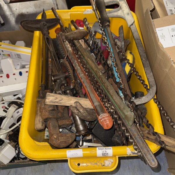 Assorted hand tools in a mixed lot, including drill bits and screwdrivers.