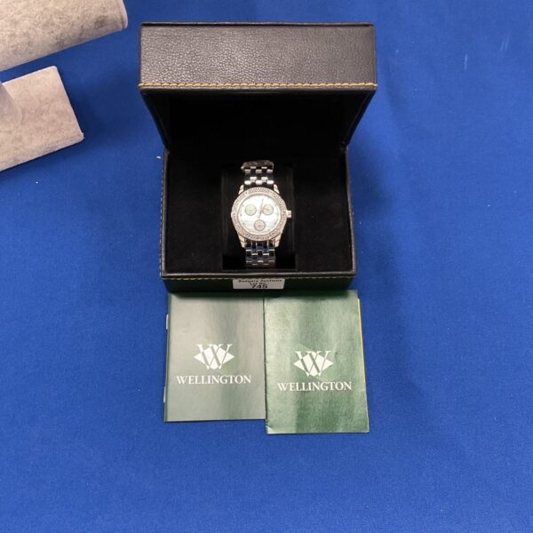 Wellington gents wristwatch presented in its original packaging.