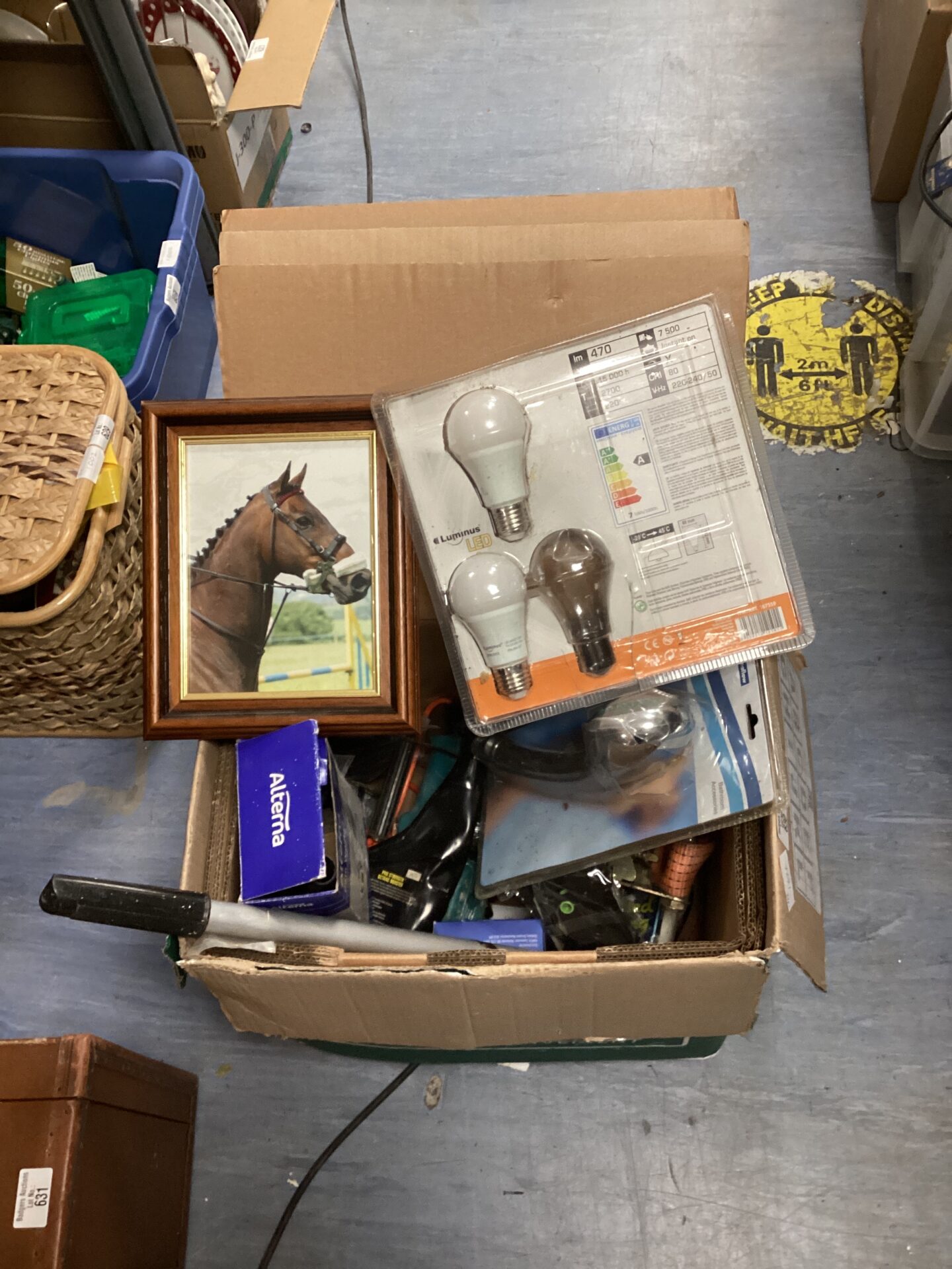 630 box of mixed shed clearance items Inc light bulbs, electric drill & new shower head