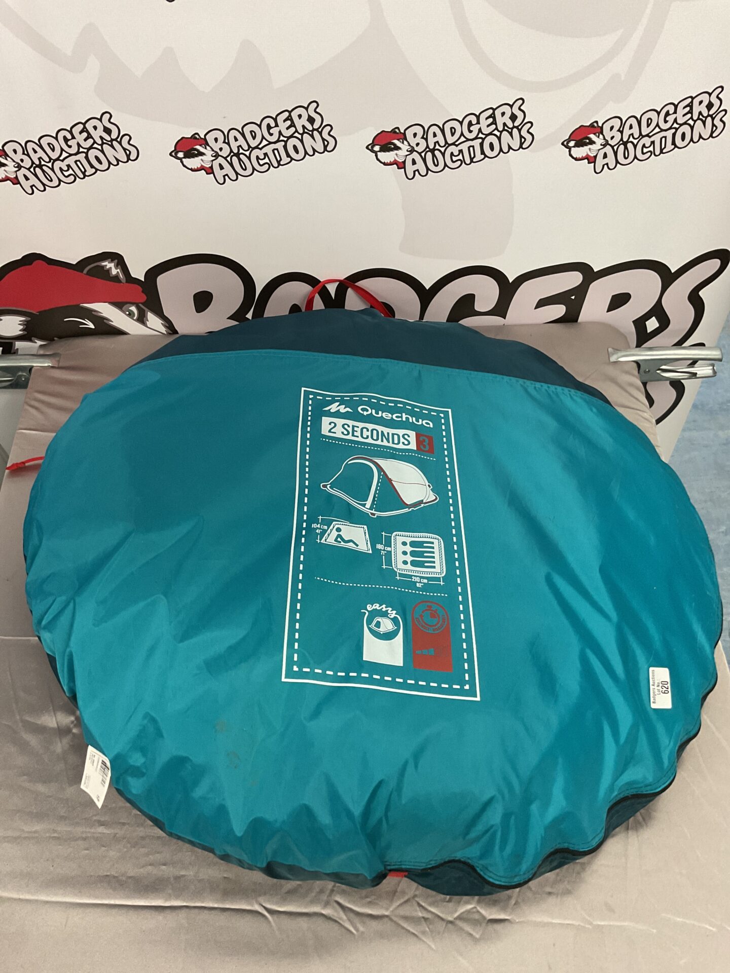 620 Quechua 2 seconds pop up tent