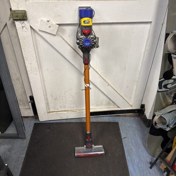 Dyson V8 Absolute cordless vacuum cleaner in used condition.