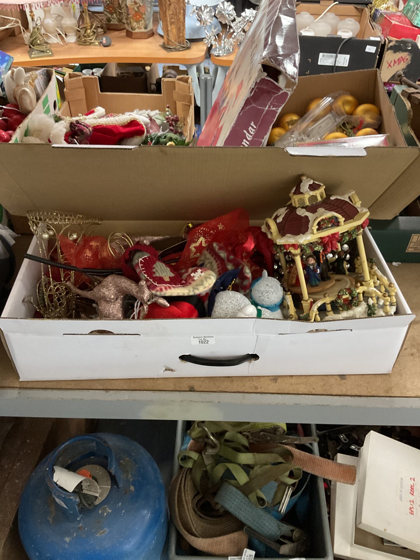 1022 Box of Christmas decorations