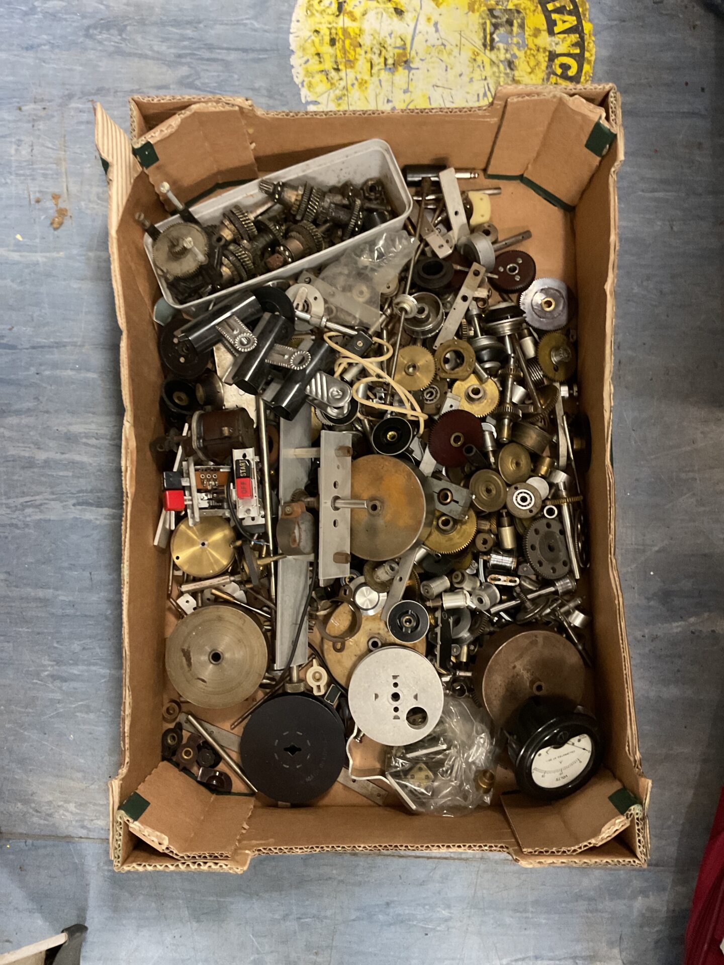 1025 Box of cogs, gears and guages