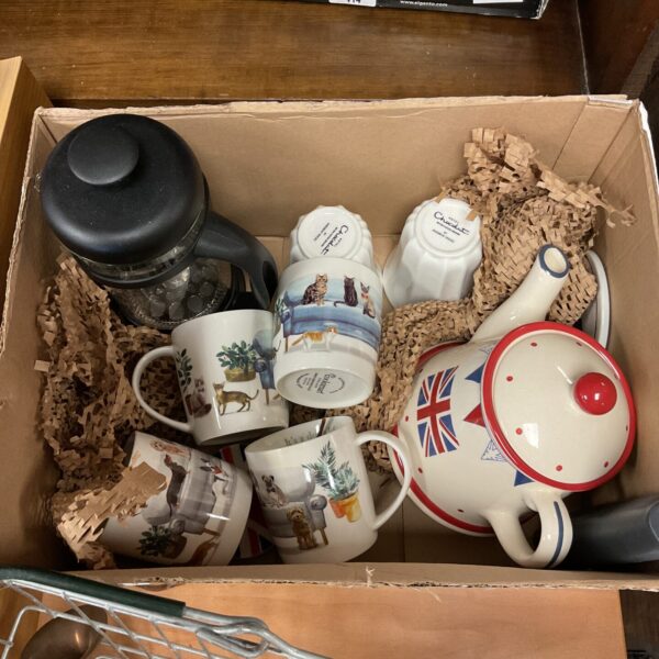 Cooksmart cat mugs and Union Jack teapot in a box.