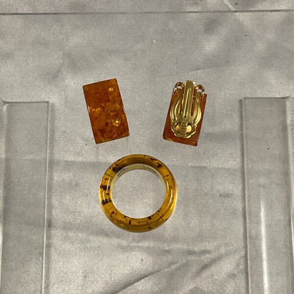 Vintage amber colour jewellery set with earrings and ring.