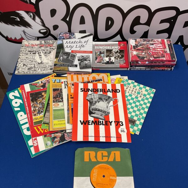 Sunderland AFC memorabilia collection including books and DVDs.