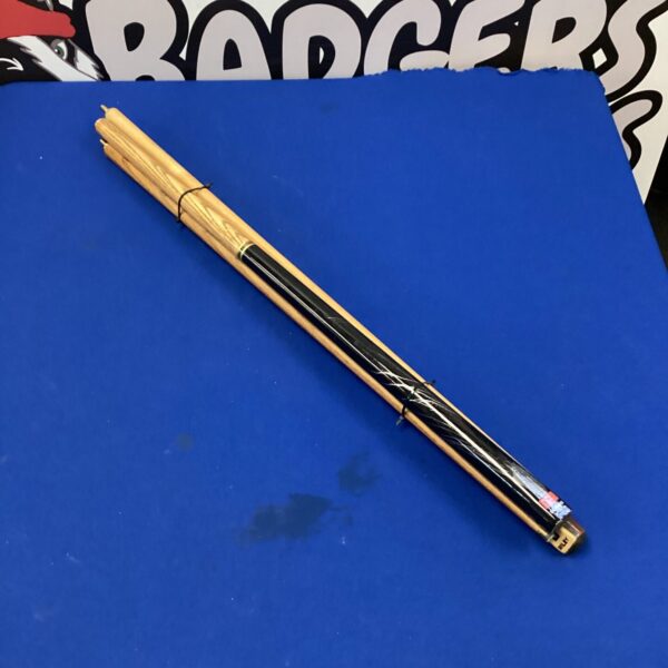 BCE & Riley snooker cue in used condition.