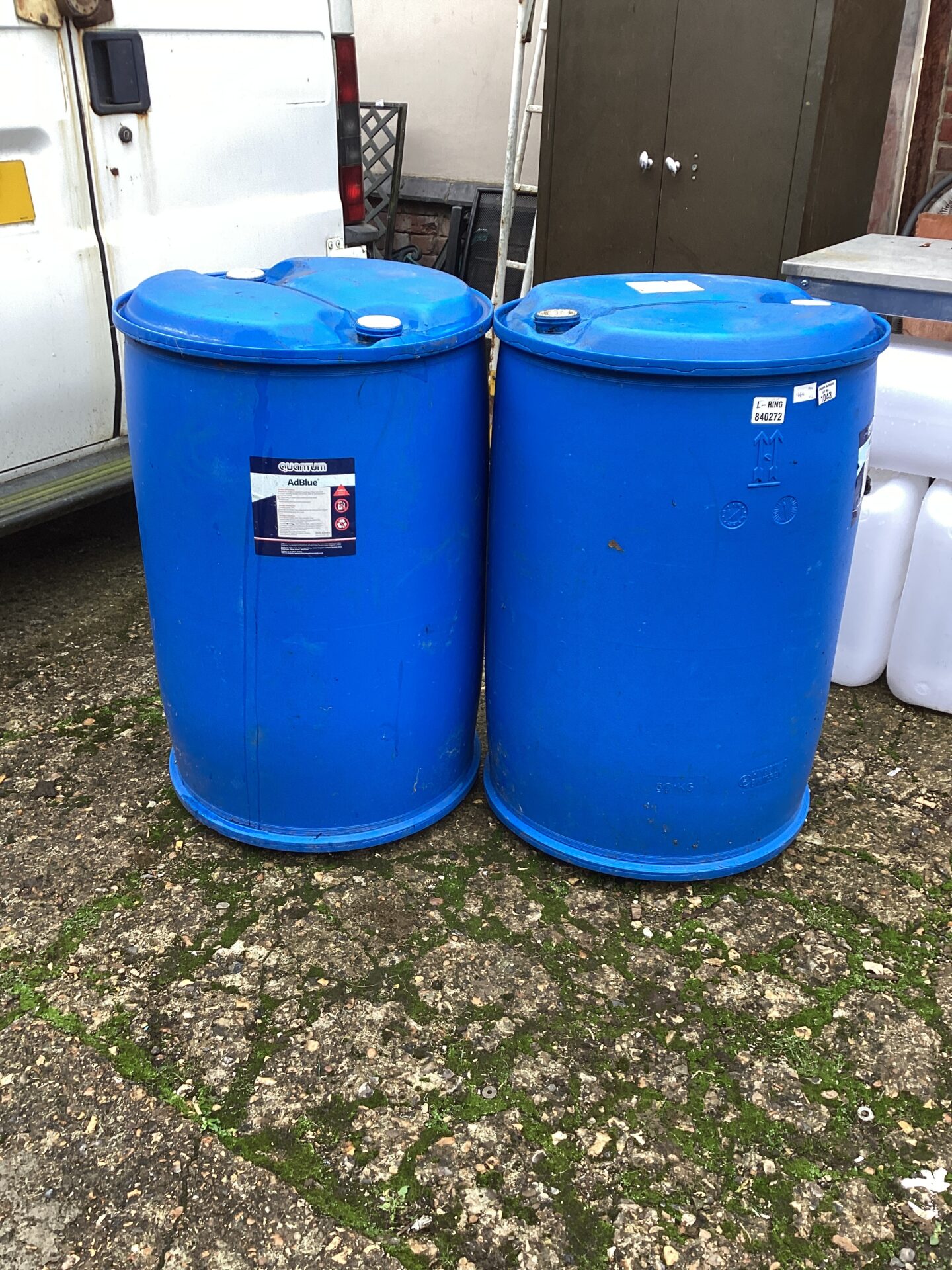 1043 Two plastic Drums