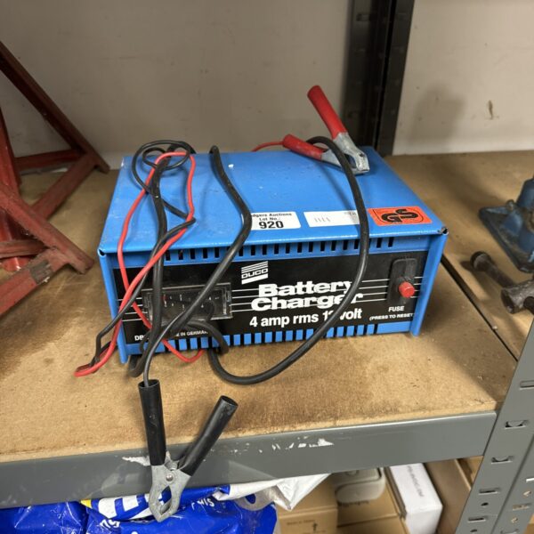 Ouco 12v battery charger with red and black leads.