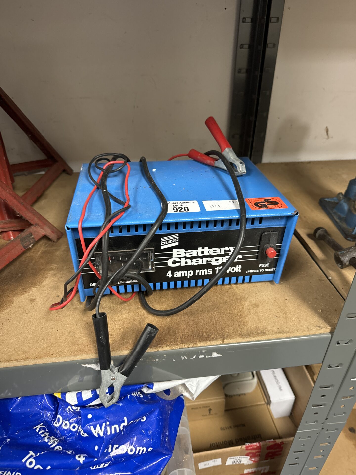 920 Ouco 12v battery charger