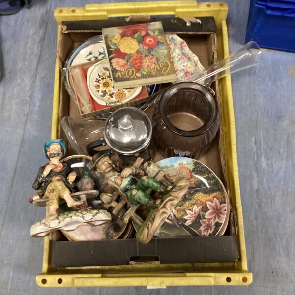 Mixed house clearance lot with vintage ornaments and wall plates.