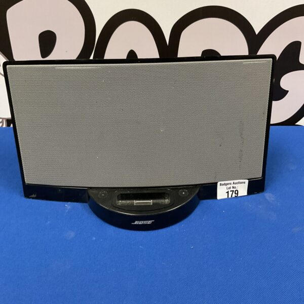 Black Bose iPod dock speaker system for Apple devices.
