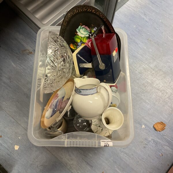Mixed lot of vintage china and glassware for collectors.