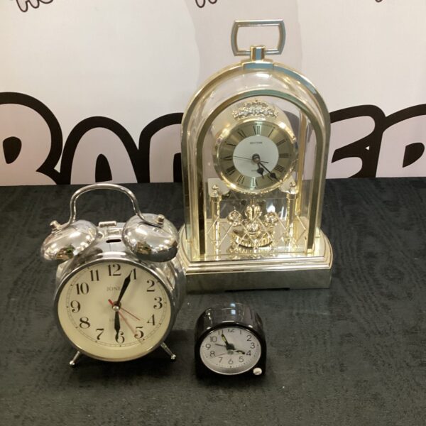 Vintage mantle clocks including Rhythm and Jones timepieces.