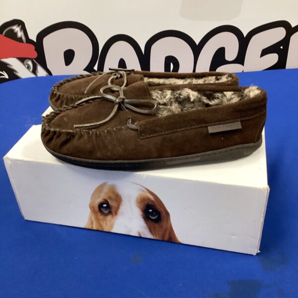 Brown Hush Puppies slippers size 8 for comfortable indoor wear.