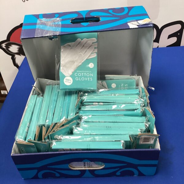 Pack of dermatological cotton gloves for hygiene and protection.