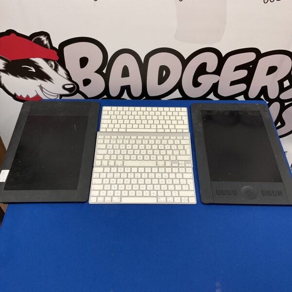 Apple wireless keyboards and Wacom tablets in a lot.